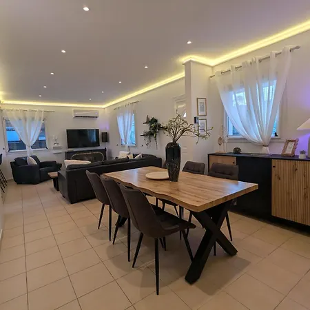 Kalmaro Bungalow, Huge Pool, Lazy Spa, Table Casa vacanze *