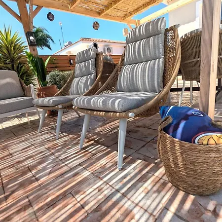 Kalmaro Bungalow, Huge Pool, Lazy Spa, Table Dom wakacyjny Ajia Napa