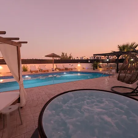 Kalmaro Bungalow, Huge Pool, Lazy Spa, Table Hébergement de vacances *