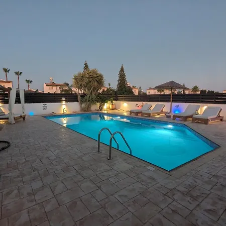 Kalmaro Bungalow, Huge Pool, Lazy Spa, Table Ferienhaus