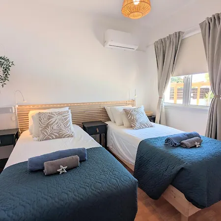 Kalmaro Bungalow, Huge Pool, Lazy Spa, Table Holiday home *